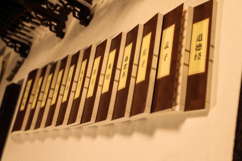 巅峰国际：利用碎片化学习模式巩固自身知识框架