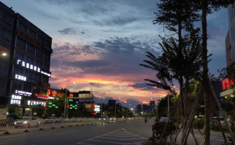 巅峰国际：小米靠什么跻身国产手机品牌？战略定位很重要！（一）
